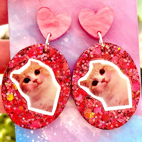 Adorable Cat Acrylic Earrings - Picture 1 of 4